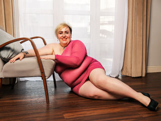 MonikaLawn is a webcam model from Unknown Country age 45