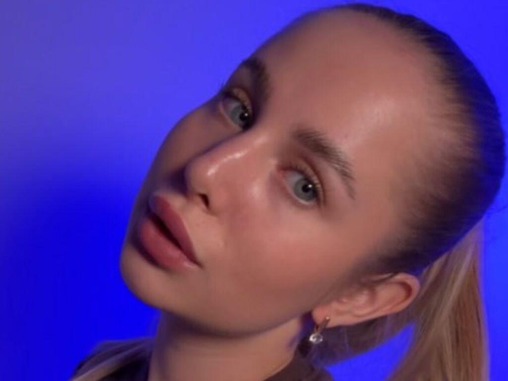 AnnelleToulson webcam model