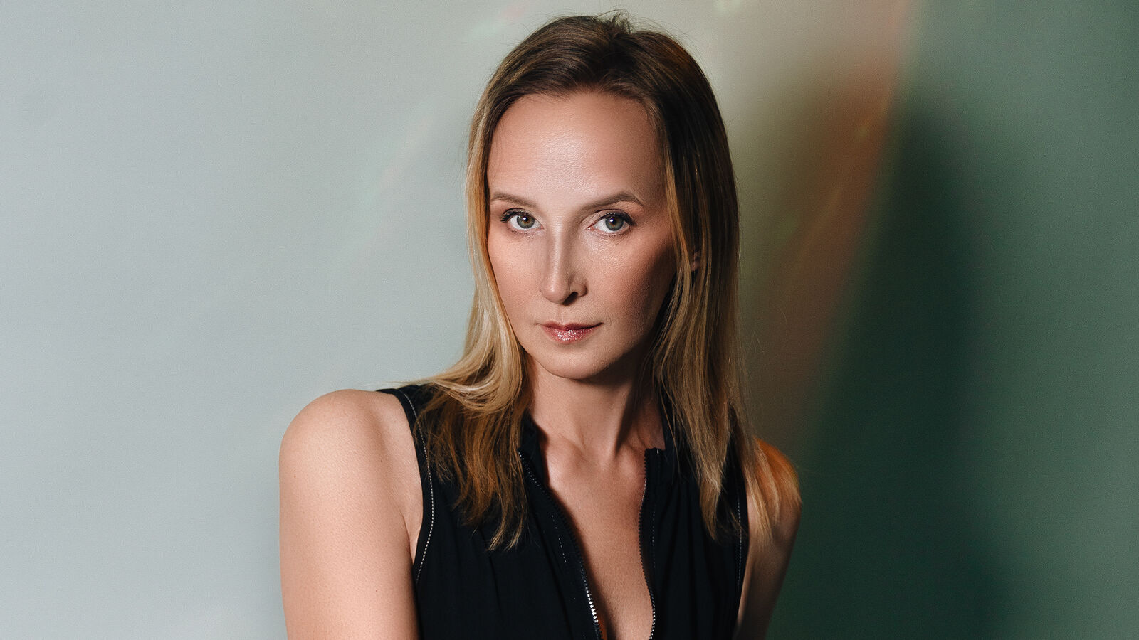 ScarlettEllis glamour portrait