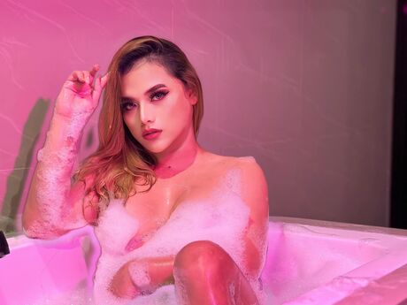 Chat with RhyzMendoza