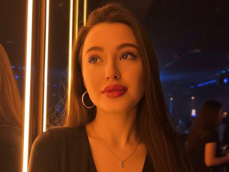 Chat with AriannaEmziah