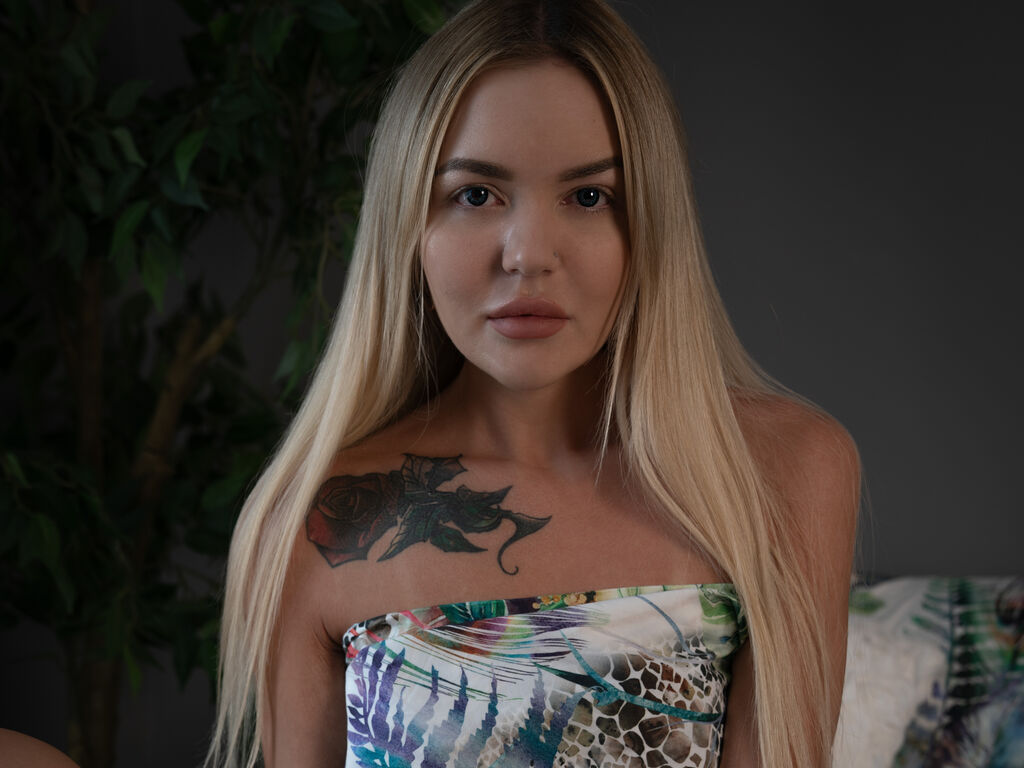 Lera Blondine straight female escort, call girl, courtesan, sex worker