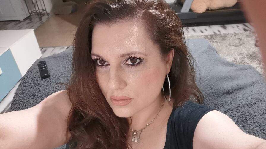 Watch StellaGemella live on Fleur Mature