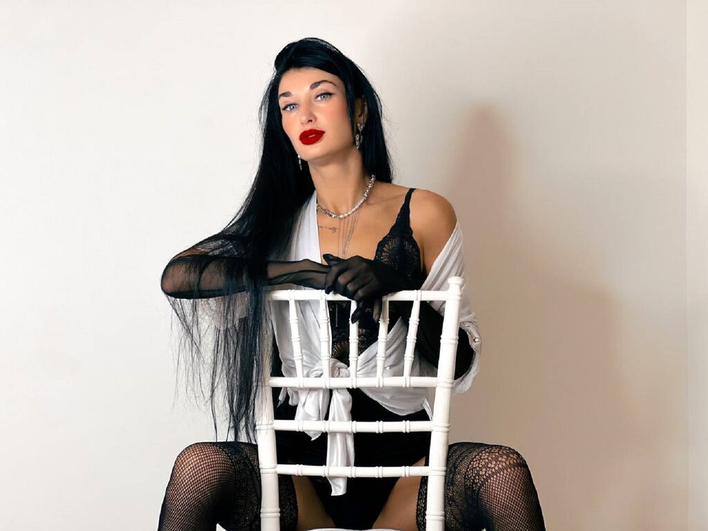 AriannaCruise model profile storefront photo
