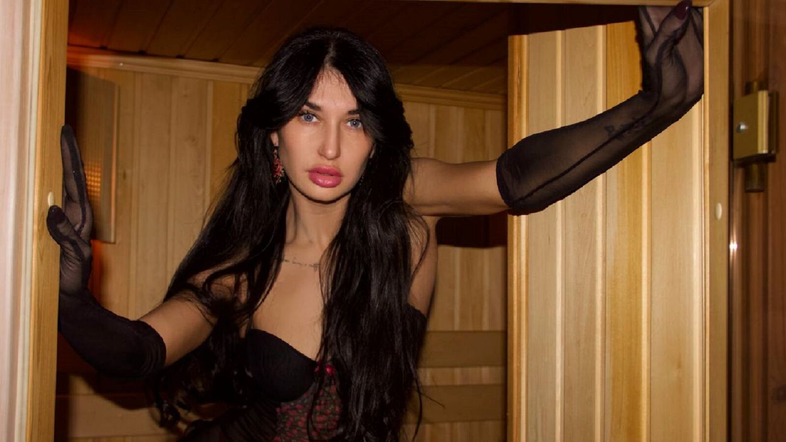AriannaCruise erotic portrait
