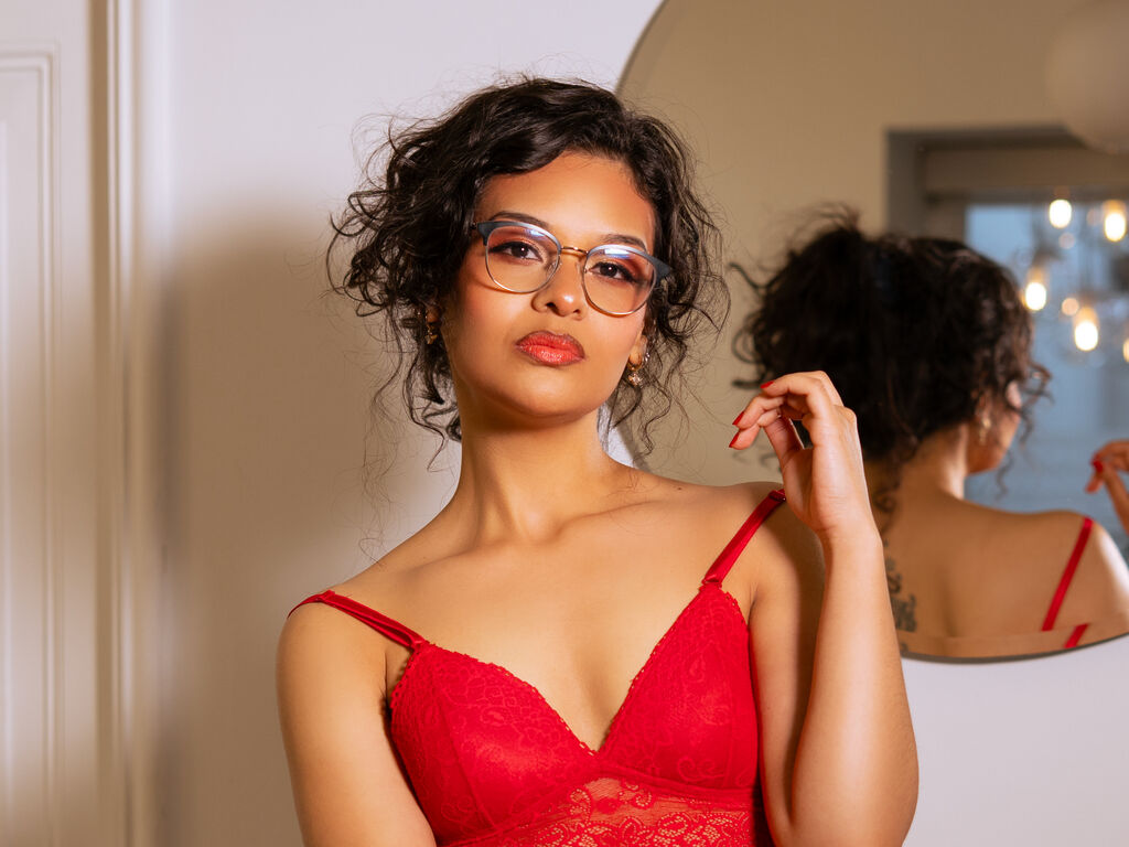 KiraSantibel mature private show profile
