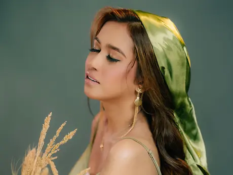 Chat with Agirlfrommars