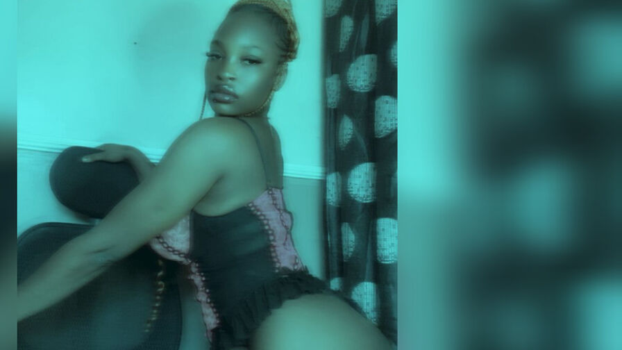 Watch NaomiKinz live on Sex Girls Blend