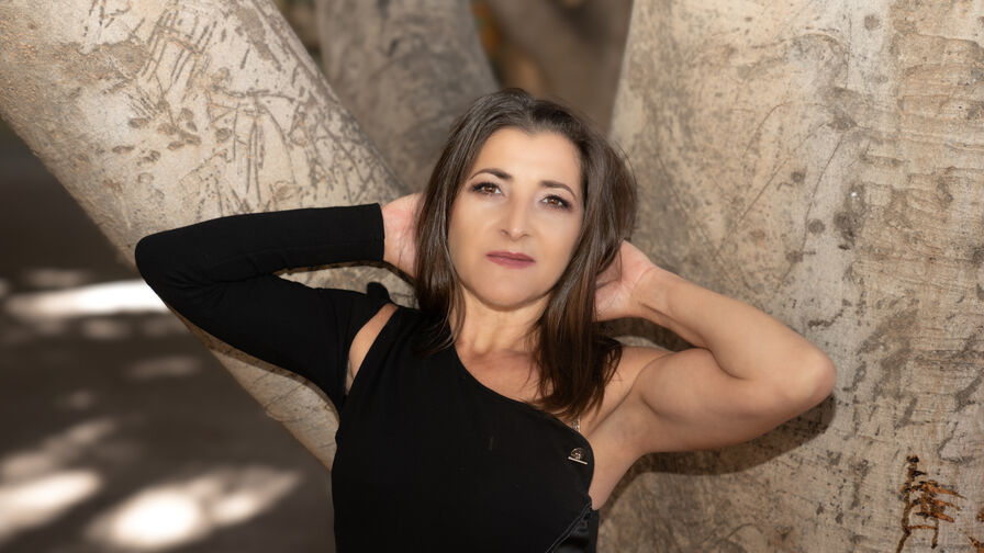Watch MaraKatcher live on Hotmaturetubes