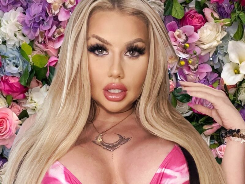 BlondeDollTia