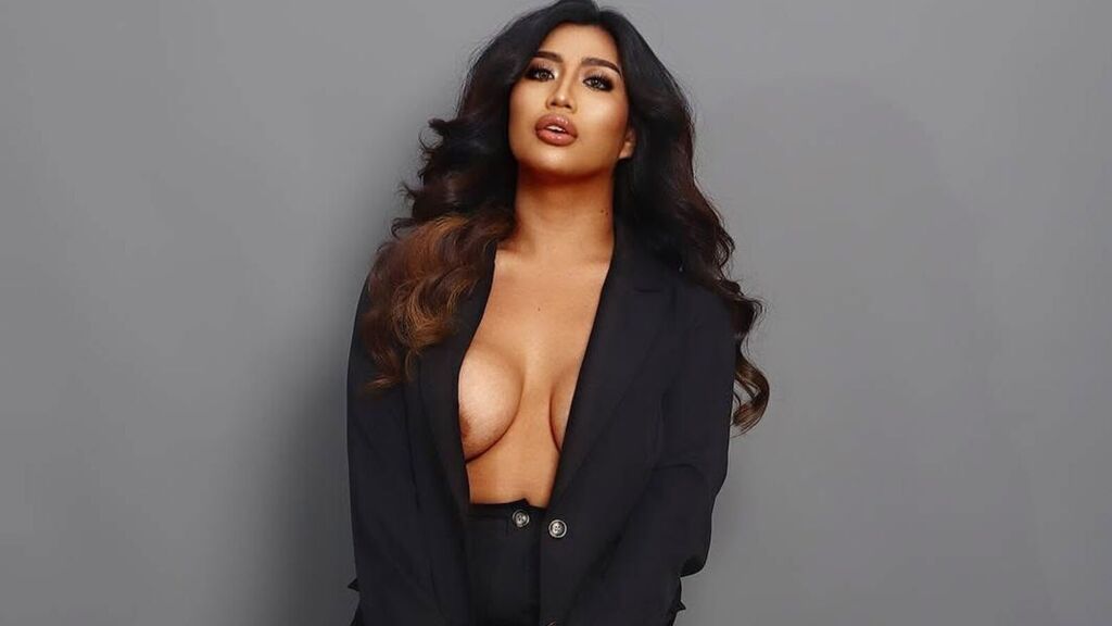 Watch NathaliaLaura live on cam on LiveJasmin