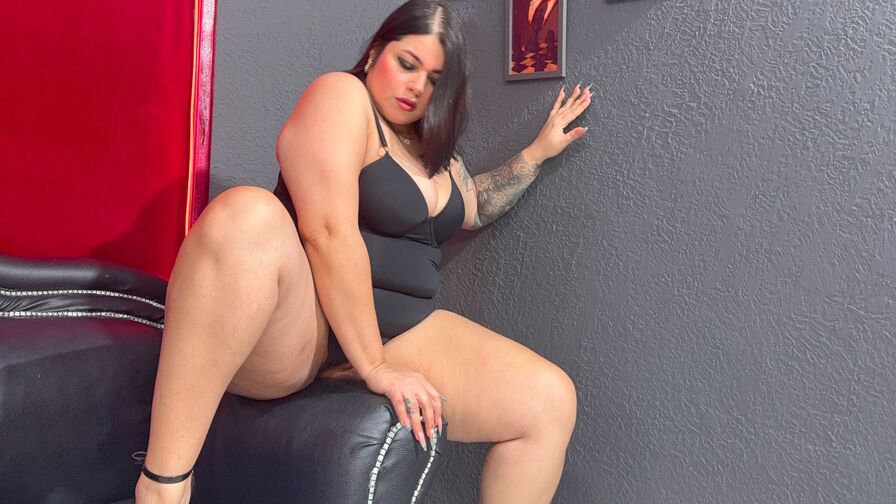 MandyKing – Female | Glam Magazine