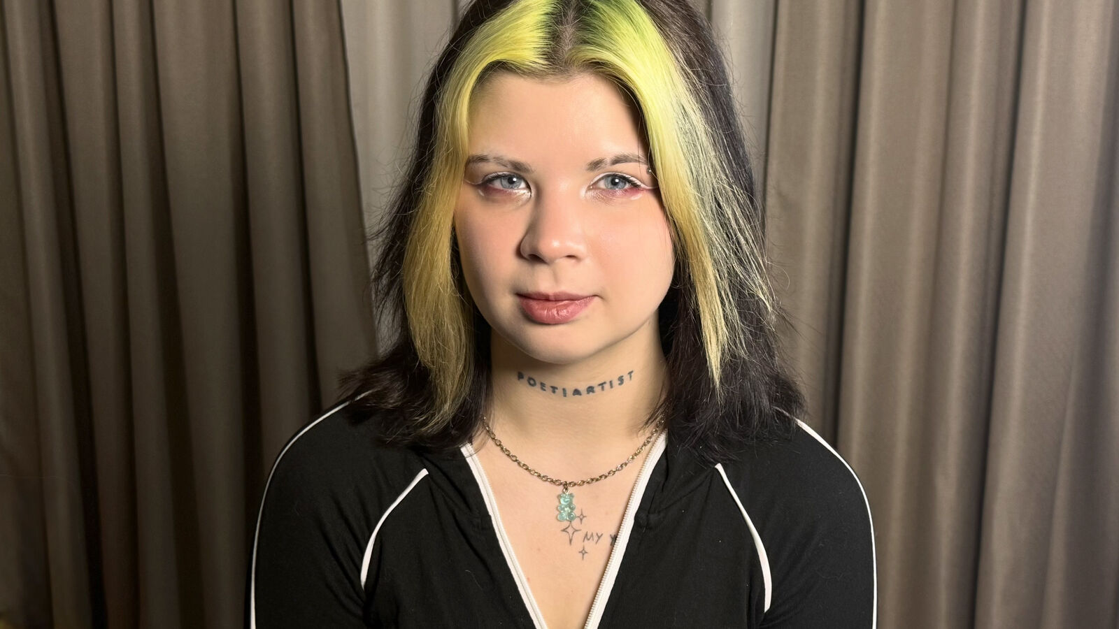 AliceSpencery erotic portrait