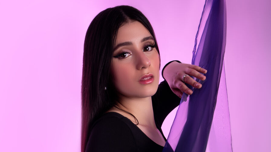 Watch LiliConor live on Fleur Mature