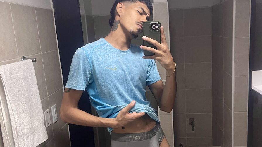 Watch DamonMaximoff live on Bodyboardeur