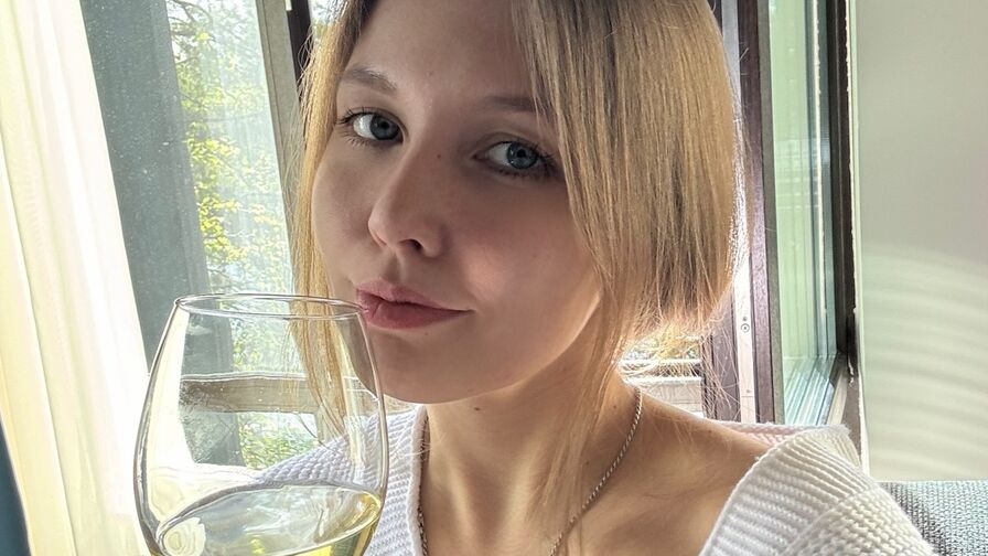 Watch LerianaMakmillan live on Widestreams