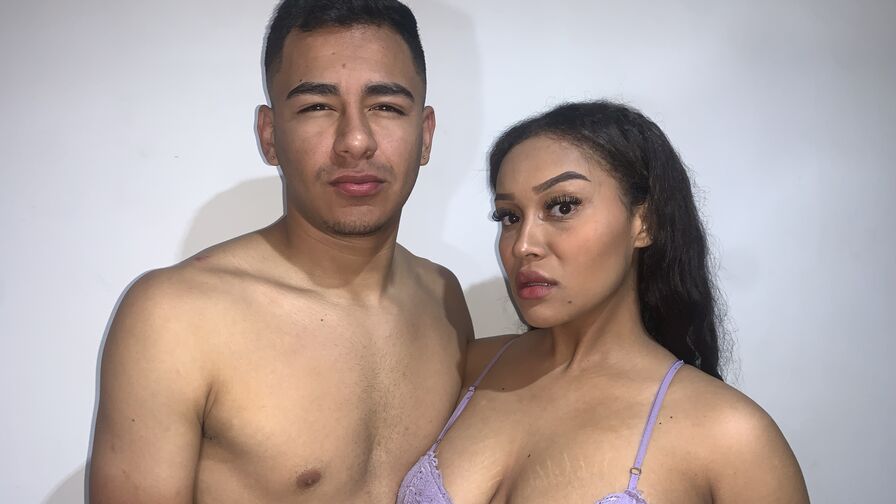 Watch CharlyAndCamyla live on Widestreams