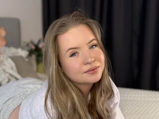 strip chat live AryaThomas