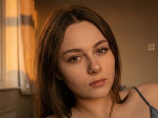 Webcam model MireyaElowen from LiveJasmin