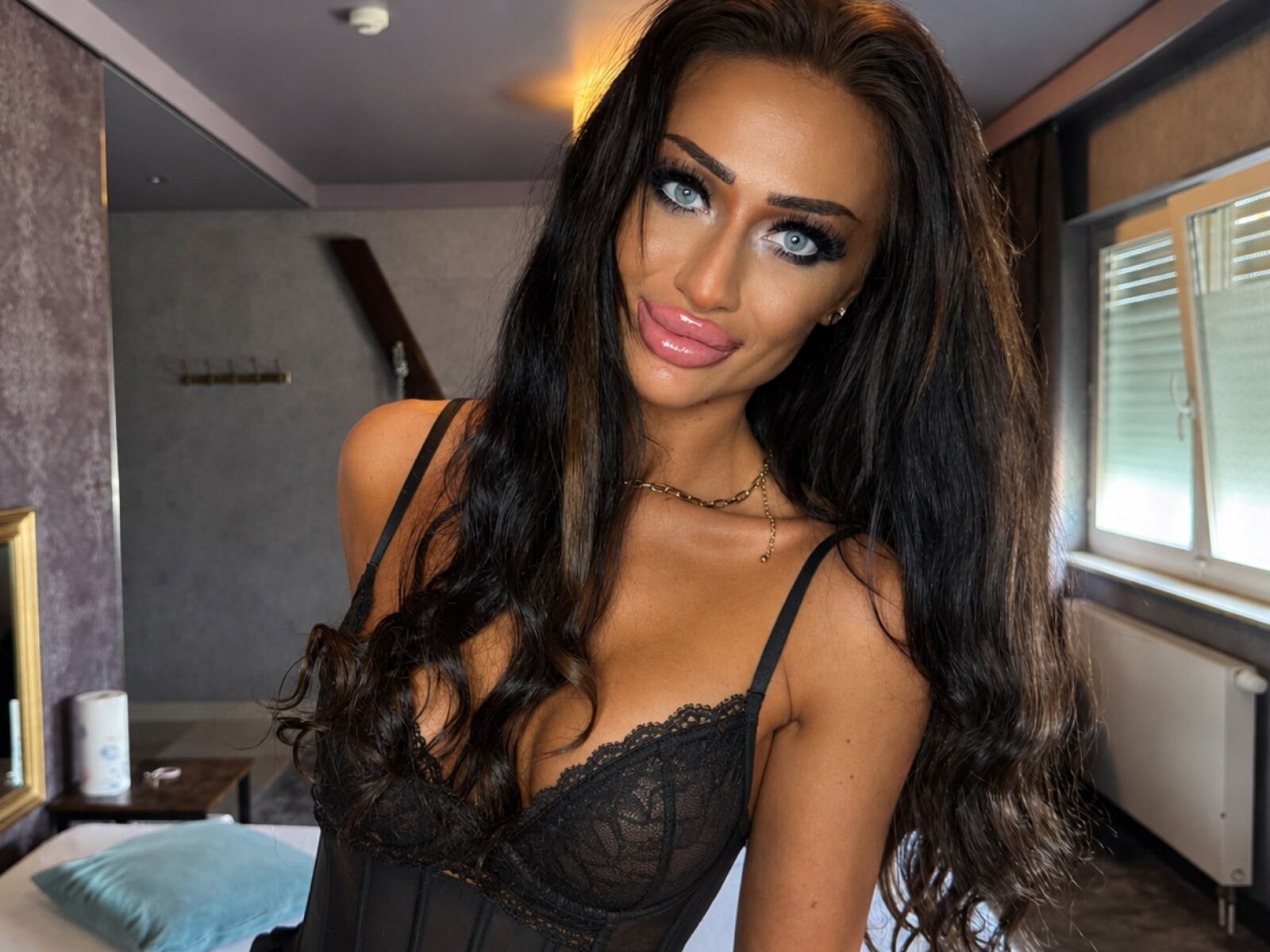 Live cam for LadyViviene