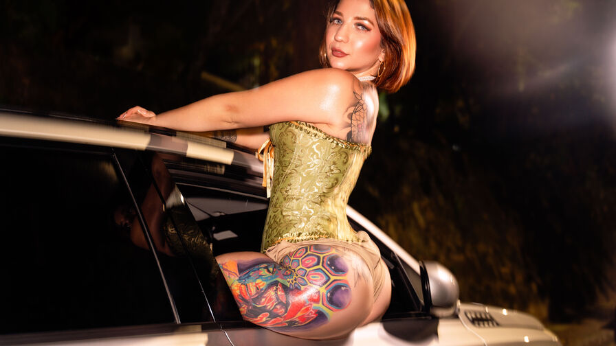 Watch GiaOlives live on shemalefreeporn.net