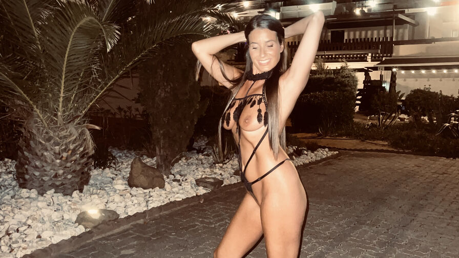 Watch leaChamberlain live on Sex Girls Blend