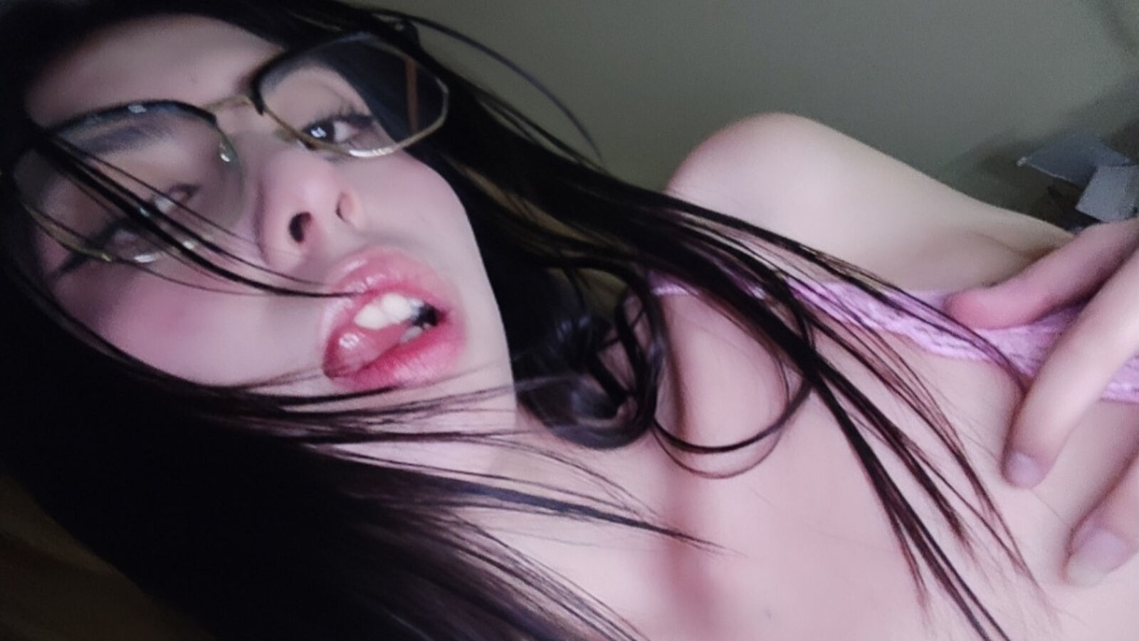 RoxanneSilk erotic portrait