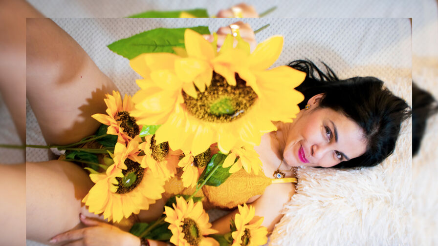Discover YarelyJackson on YoniPorn.com