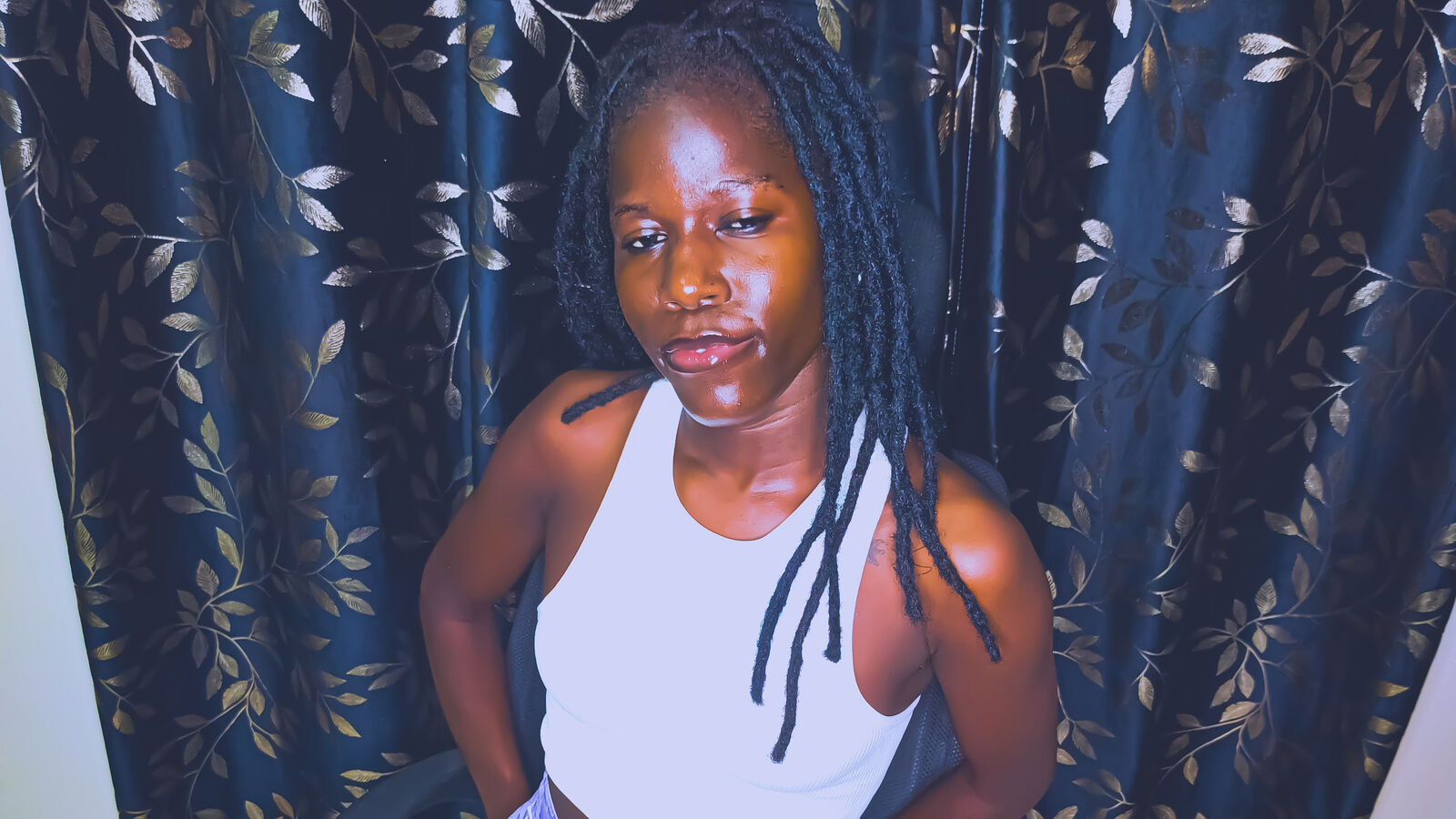 HollyBeatrix erotic portrait