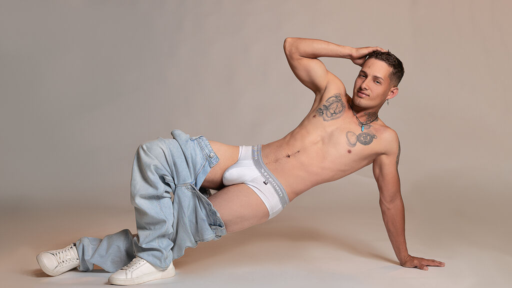Live Chat with AngelRiveras on LiveJasmin