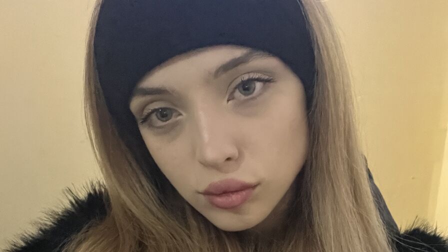 Live Porn Chat with EmiliSkay