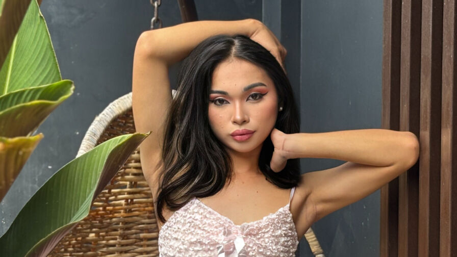 Watch FrancineCarolina live on Widestreams