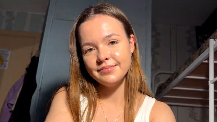 Live Porn Chat with HollyCathrin