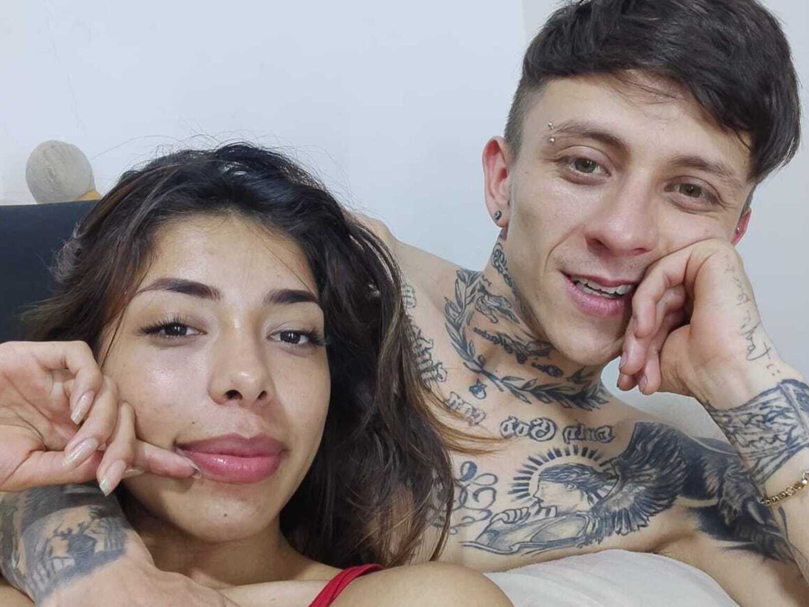 Live cam for AronAndKate