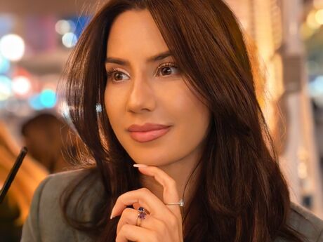 Chat with AlexiaNova