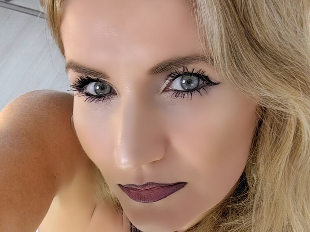 ChristineEve online cam girl profile photo