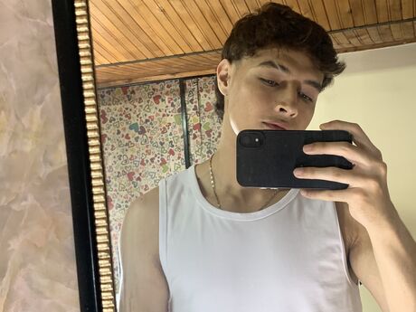 Chat with LiamAndrewz