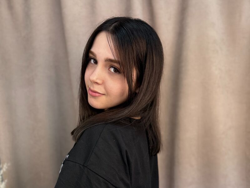 ainsleyharn profile