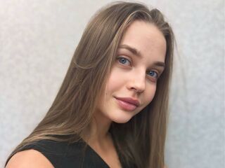 live chatting SelinaStefanatos