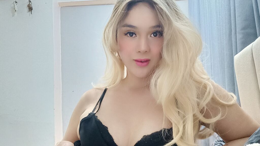 BellaPrince live cam model at LiveJasmin