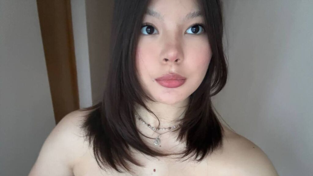 Watch JulienneCharters live on cam at LiveJasmin