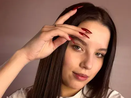 Chat with LeilaFarabee