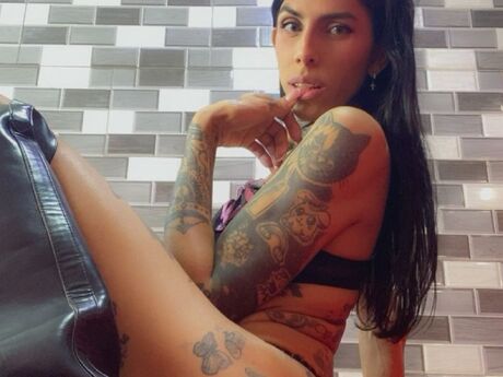 Chat with SharonCharlies