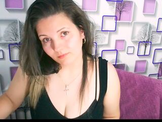 Webcam model EllaYssa from Web Night Cam
