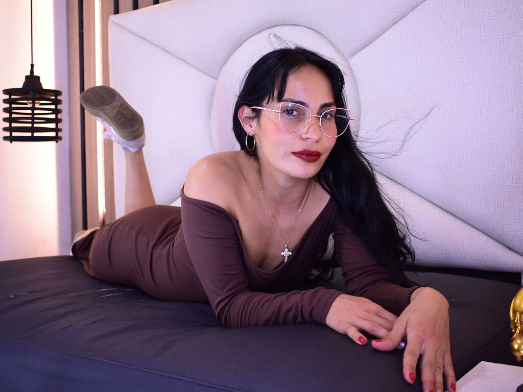 EstrellaSuan age 23
