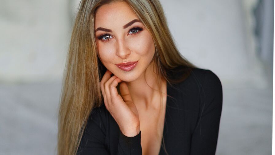 Watch LisaVale live on Sex Zoom