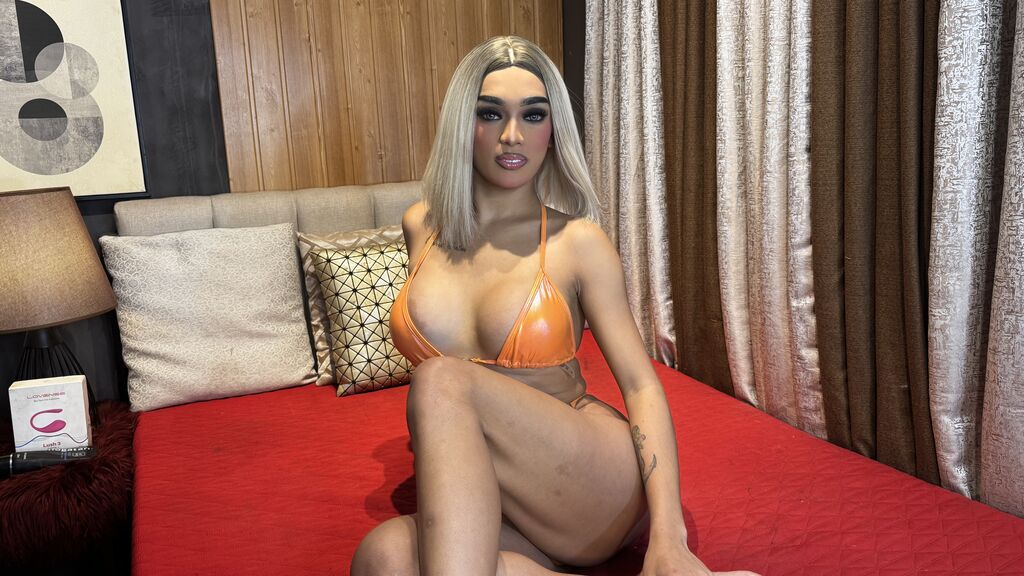 LucyEva live cam model at LiveJasmin