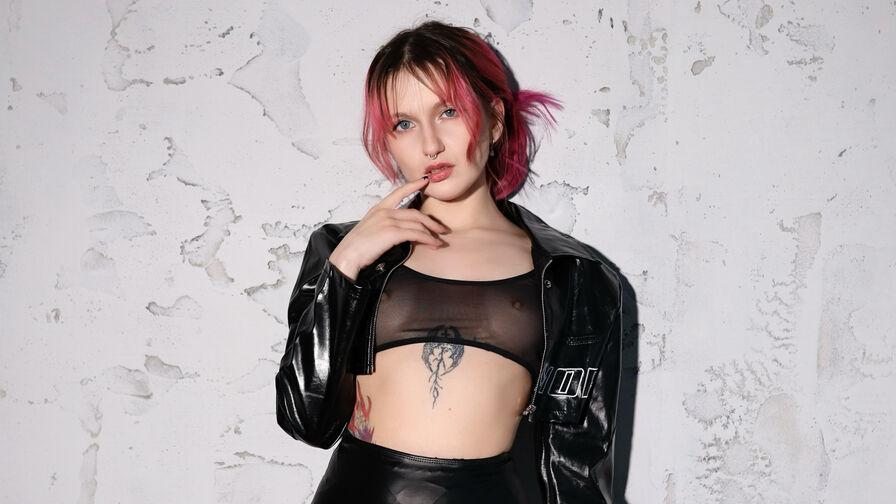 Watch MilaDelays live on Fleur Mature