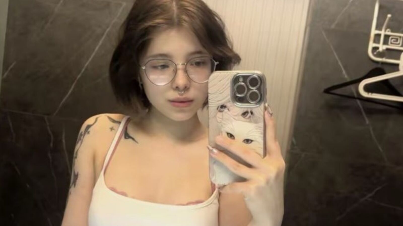 DarlineSharp erotic portrait