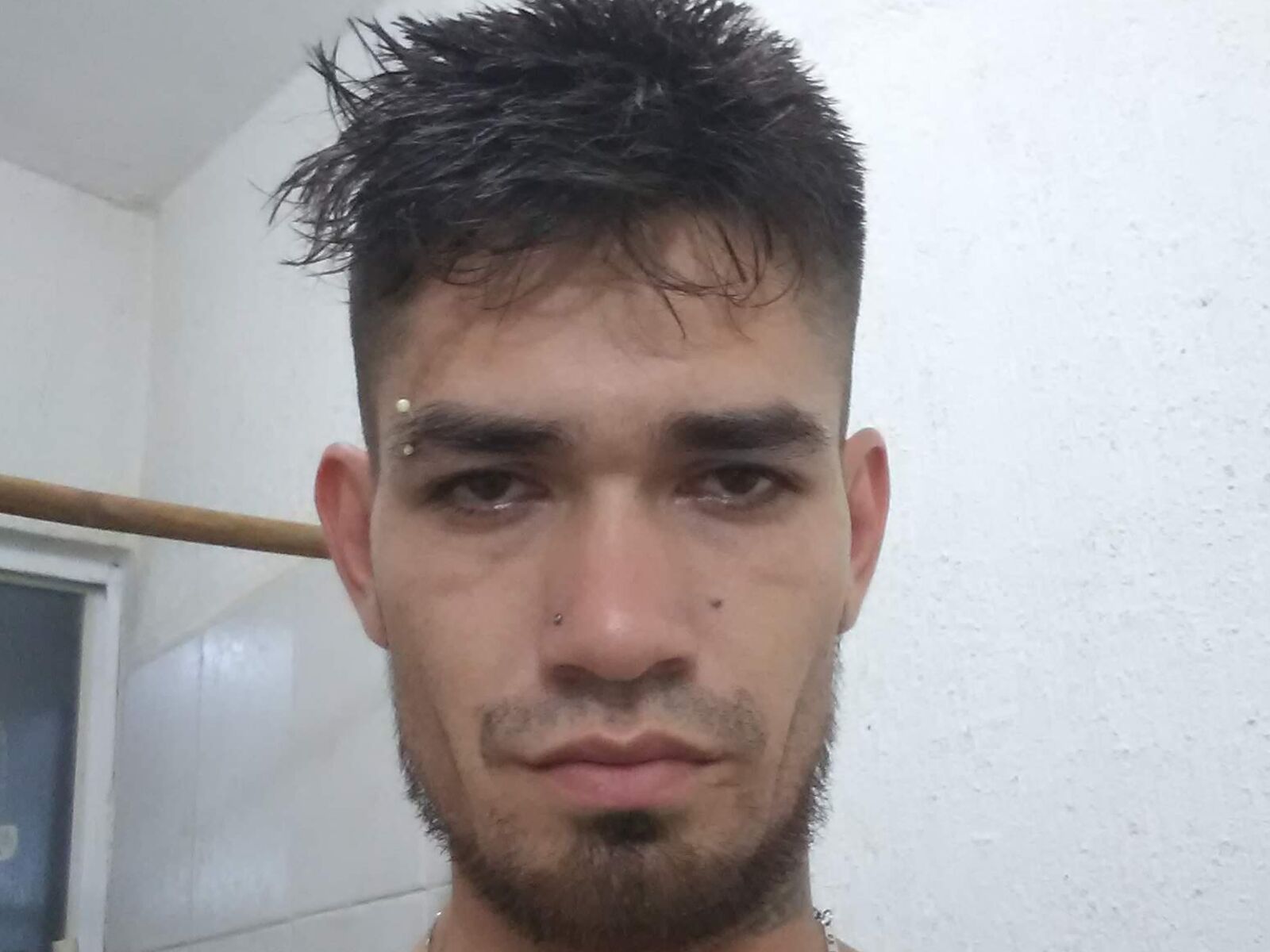 Live cam for AlbertoGuerrero